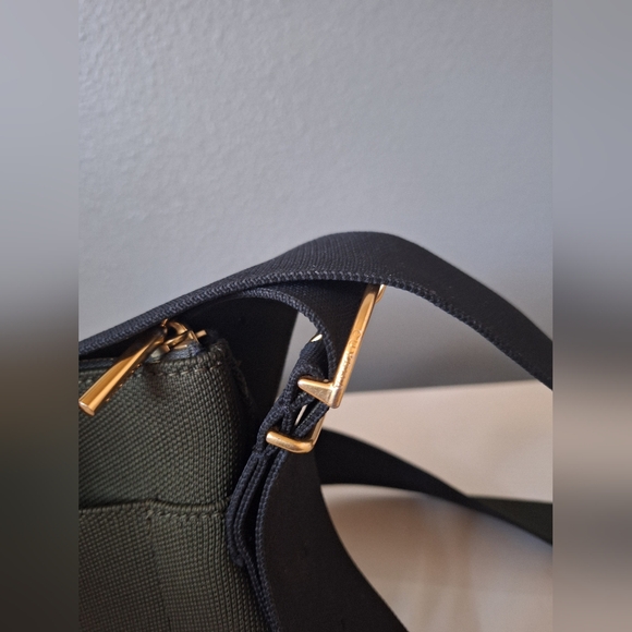 Cuyana Recycled Sling Bag Dark Olive - Picture 5 of 10